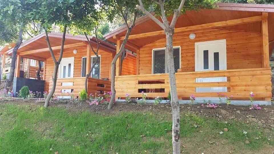 Plazhi Gjeneralit - Small Cabins - Bungalows - Apartaments - Villas - Suite Кавая Екстер'єр фото