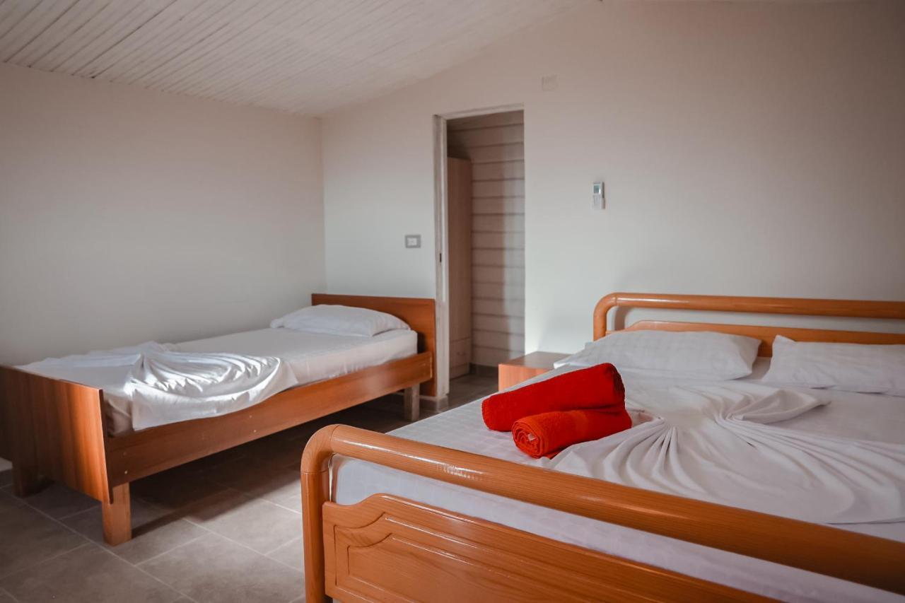 Plazhi Gjeneralit - Small Cabins - Bungalows - Apartaments - Villas - Suite Кавая Екстер'єр фото