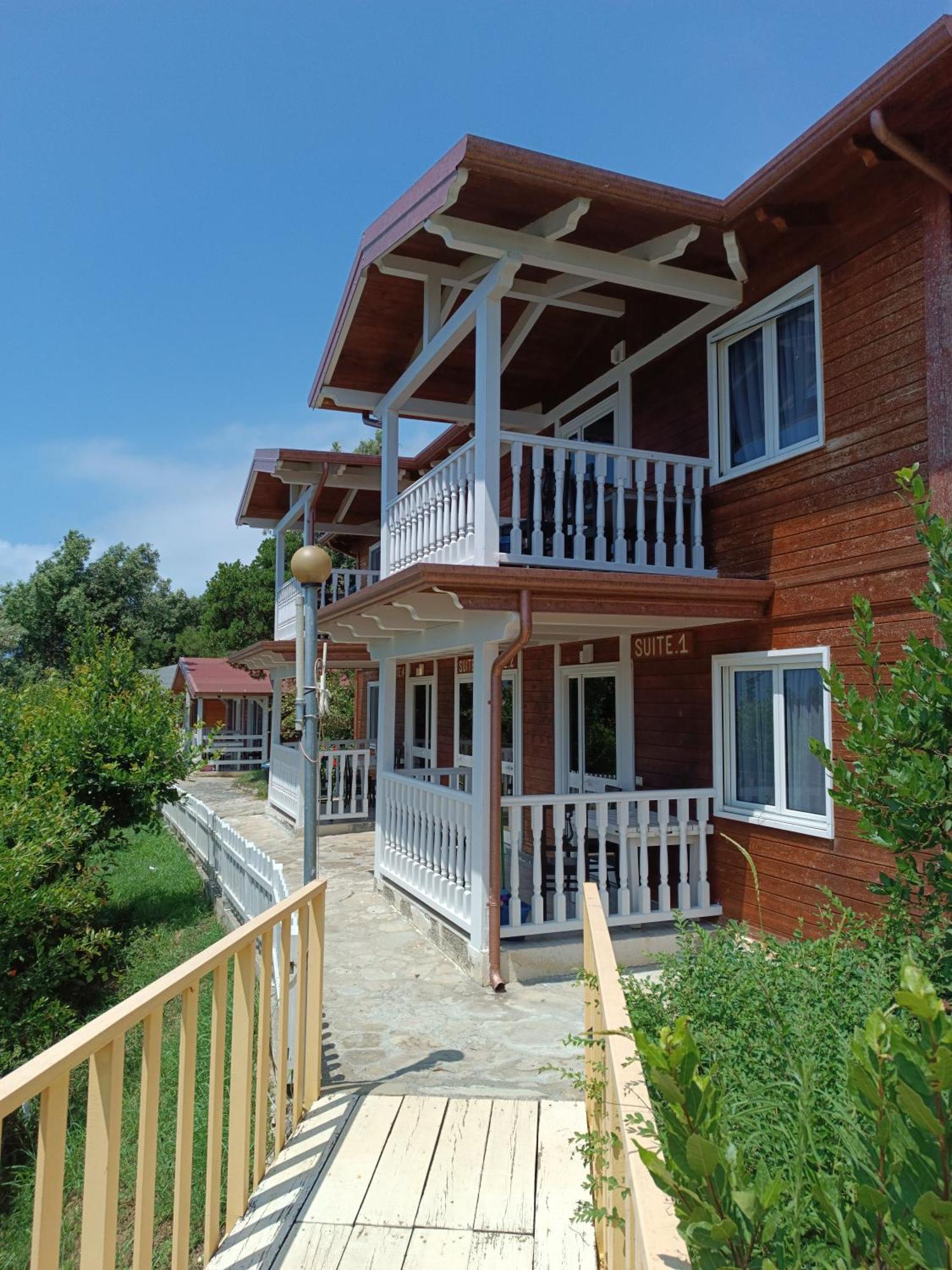 Plazhi Gjeneralit - Small Cabins - Bungalows - Apartaments - Villas - Suite Кавая Екстер'єр фото