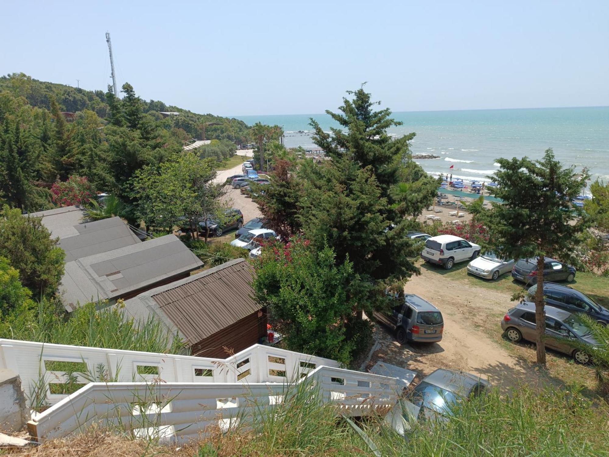 Plazhi Gjeneralit - Small Cabins - Bungalows - Apartaments - Villas - Suite Кавая Екстер'єр фото