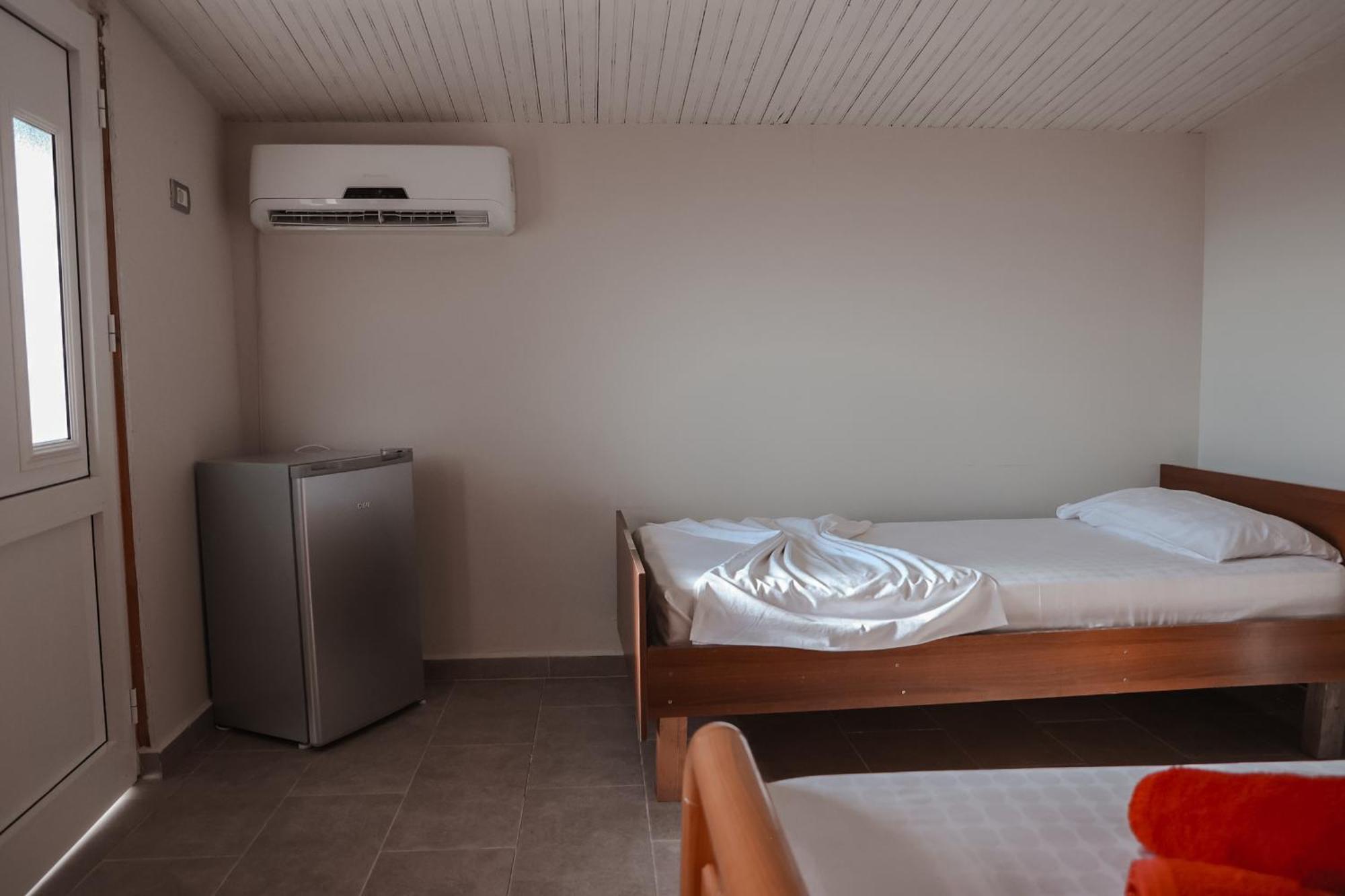 Plazhi Gjeneralit - Small Cabins - Bungalows - Apartaments - Villas - Suite Кавая Екстер'єр фото