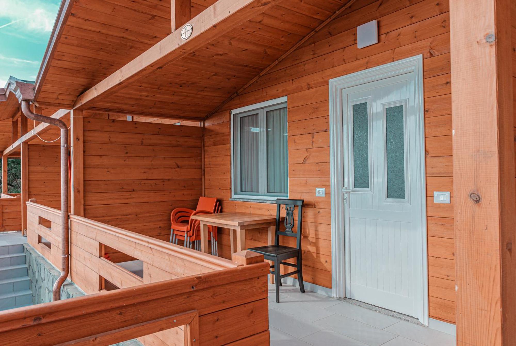Plazhi Gjeneralit - Small Cabins - Bungalows - Apartaments - Villas - Suite Кавая Екстер'єр фото