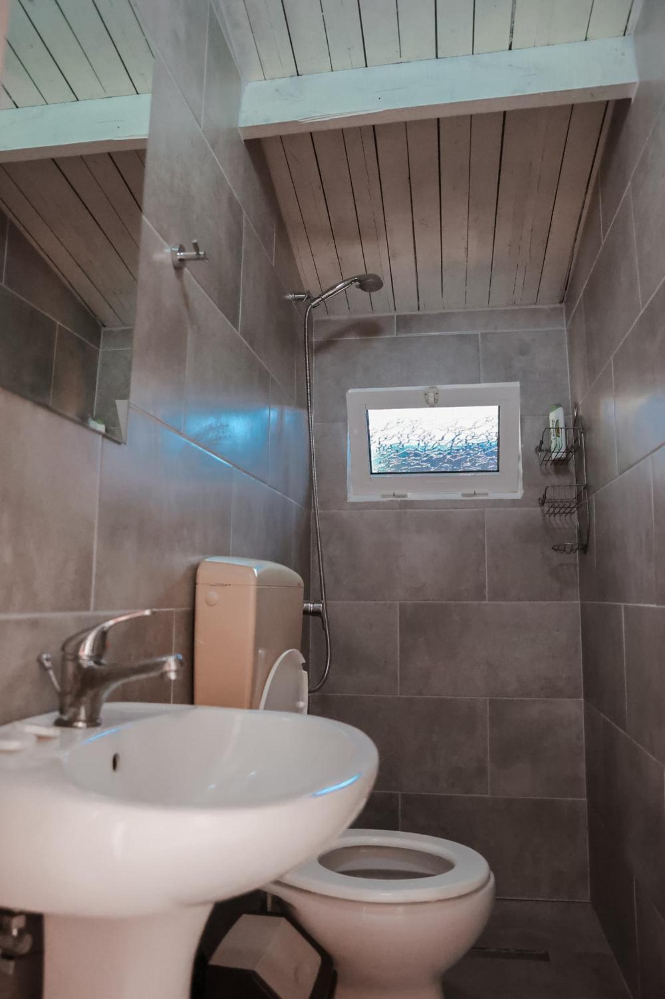 Plazhi Gjeneralit - Small Cabins - Bungalows - Apartaments - Villas - Suite Кавая Екстер'єр фото