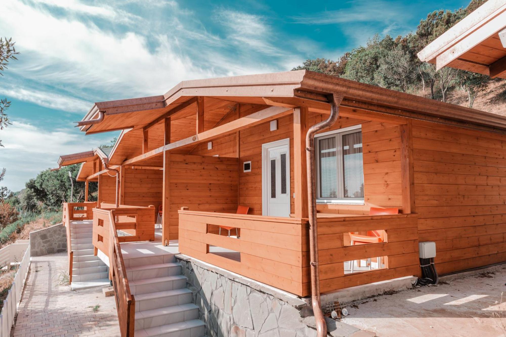 Plazhi Gjeneralit - Small Cabins - Bungalows - Apartaments - Villas - Suite Кавая Екстер'єр фото
